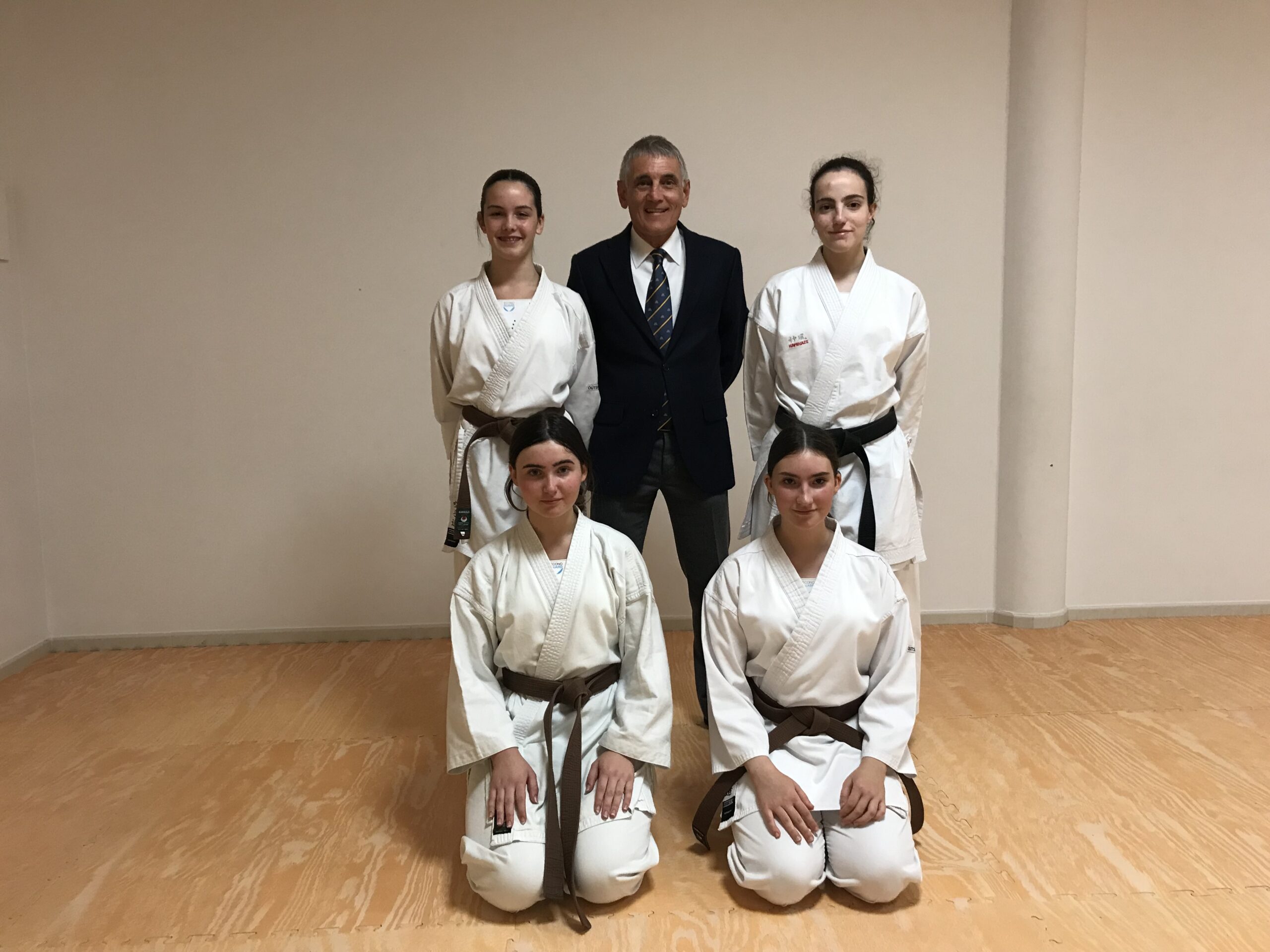 Antonio y Cintos negros