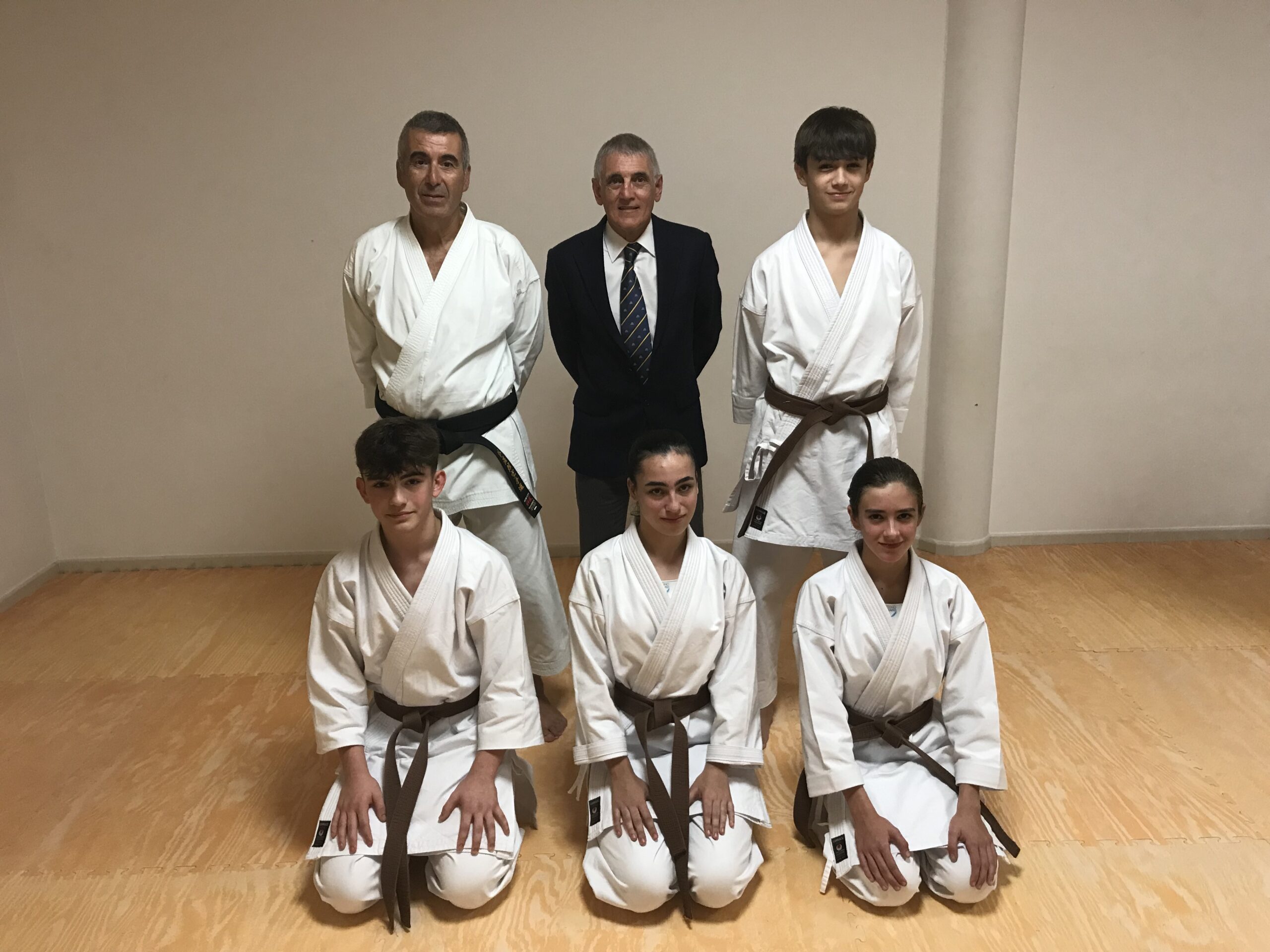 Antonio y Cintos negros