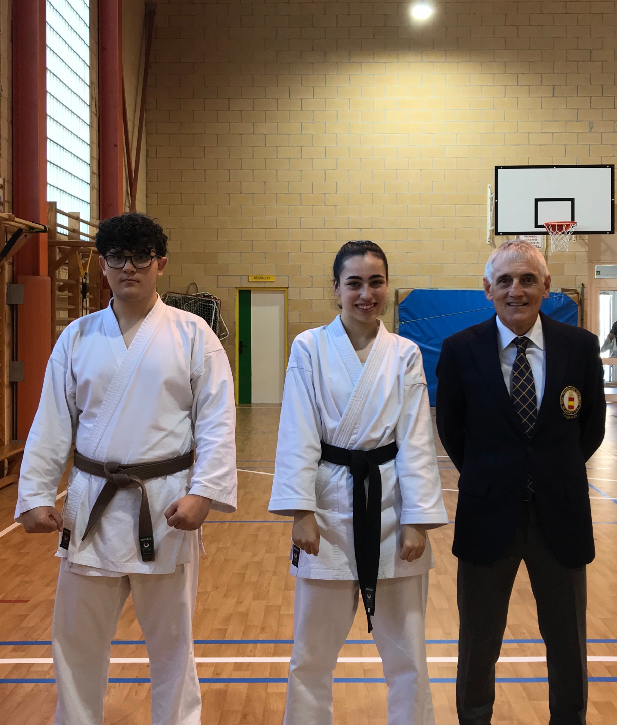 Antonio y Cintos negros